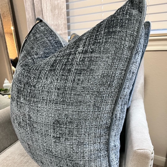 1-NWT CALLISTO HOME VELVET WEAVE DESIGN DECORATIVE PILLOWS (Read description) - Picture 6 of 17